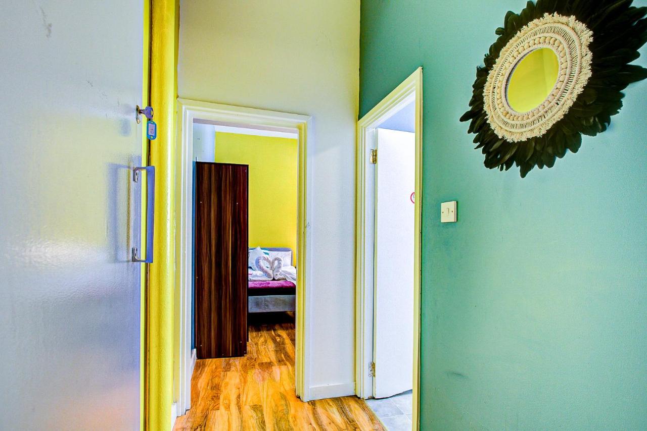 Studio With A Large Toilet And A Separate Room Budget Price Central Лондон Экстерьер фото